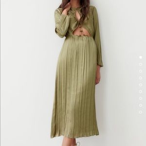Zara Green Cut Out Wrinkle Effect Maxi Dress